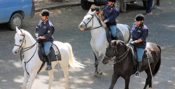 Polizia a cavallo