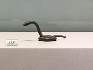 Pitone era figlio di Gea, prodotto dal fango della terra dopo il Diluvio Universale. Era un drago-serpente di dimensioni impressionanti e custodiva l'Oracolo di Delfi. Morì in seguito ad un combattimento epico contro Apollo che per questo, si impossessò dell'oracolo e diede alla sacerdotessa il nome di "Pizia" (Pitonessa). Tra i motivi della morte di Pitone per mano di Apollo, dobbiamo considerare anche una possibile vendetta di Apollo verso il serpente, il quale, prima della nascita del dio, aveva perseguitato Latona (Leto), madre di Apollo, fino nell'isola di Delo.