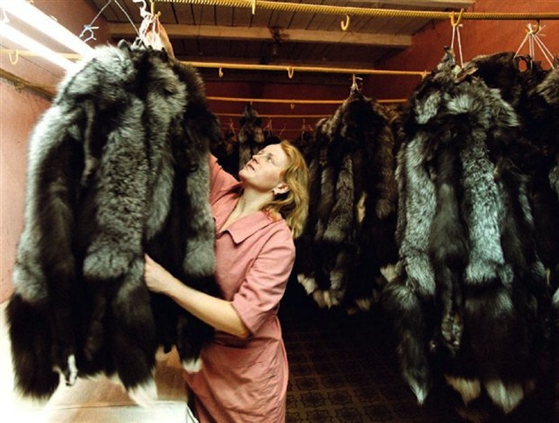greek-fur-maker-kastoria